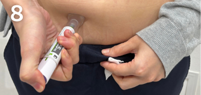 紫のボタンを一気に押して薬を注入します